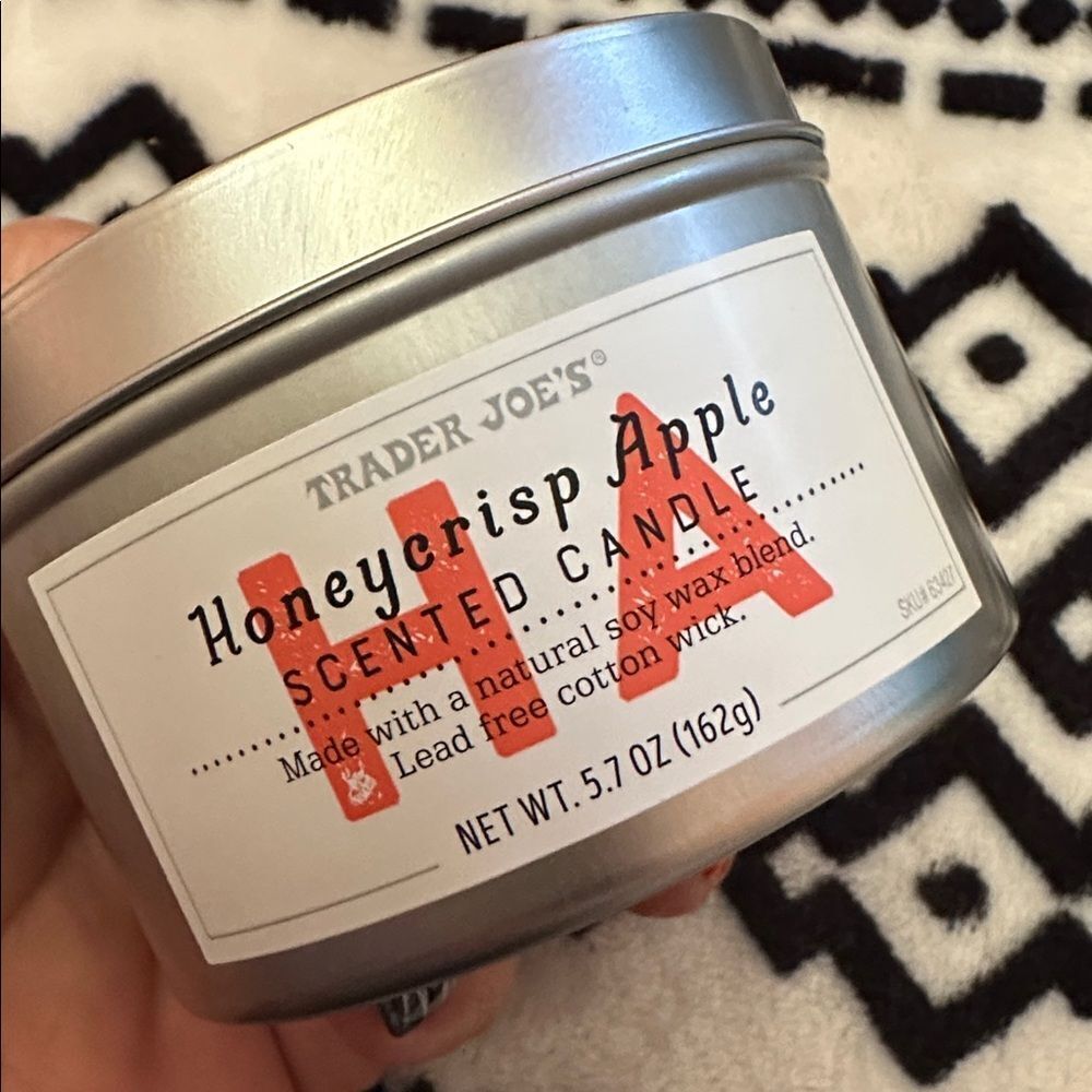 TRADER JOE'S Scented Candle Tin Honeycrisp Apple 5.7 oz. Soy Wax